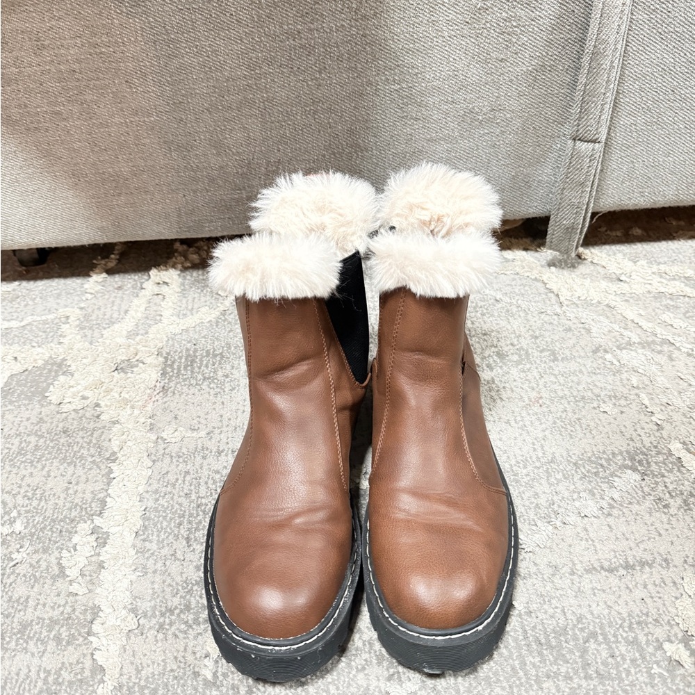 Portland by Portland Boot Company Women’s Faux Fur Trim Chelsea Boots
